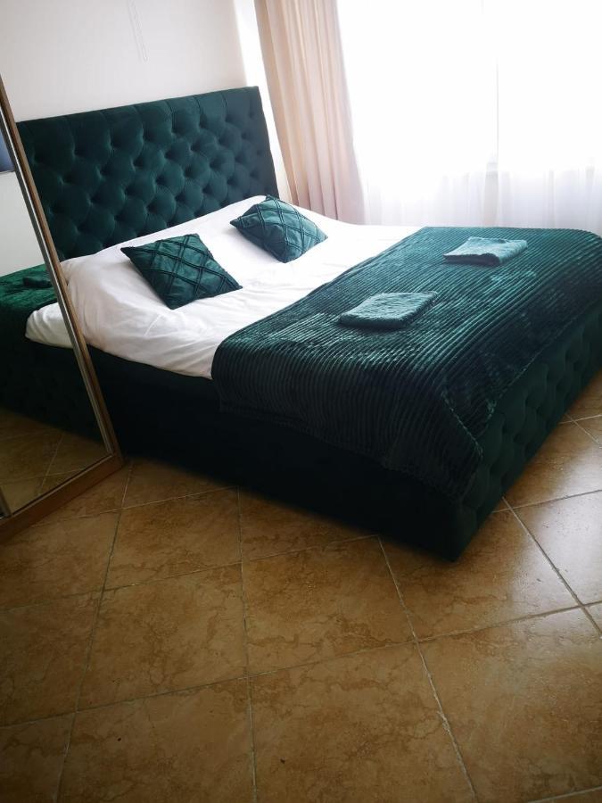 Riviera Deluxe Apartments Vlore Luaran gambar