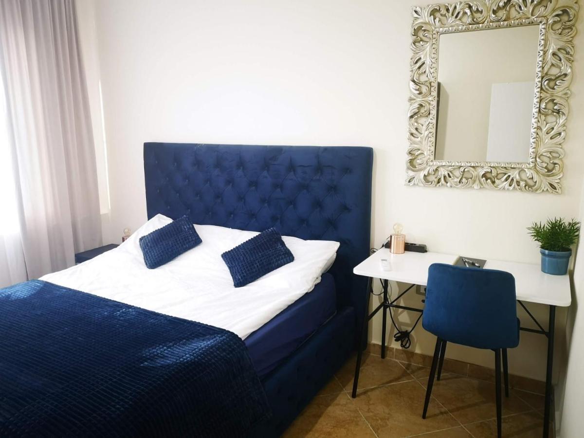 Riviera Deluxe Apartments Vlore Luaran gambar