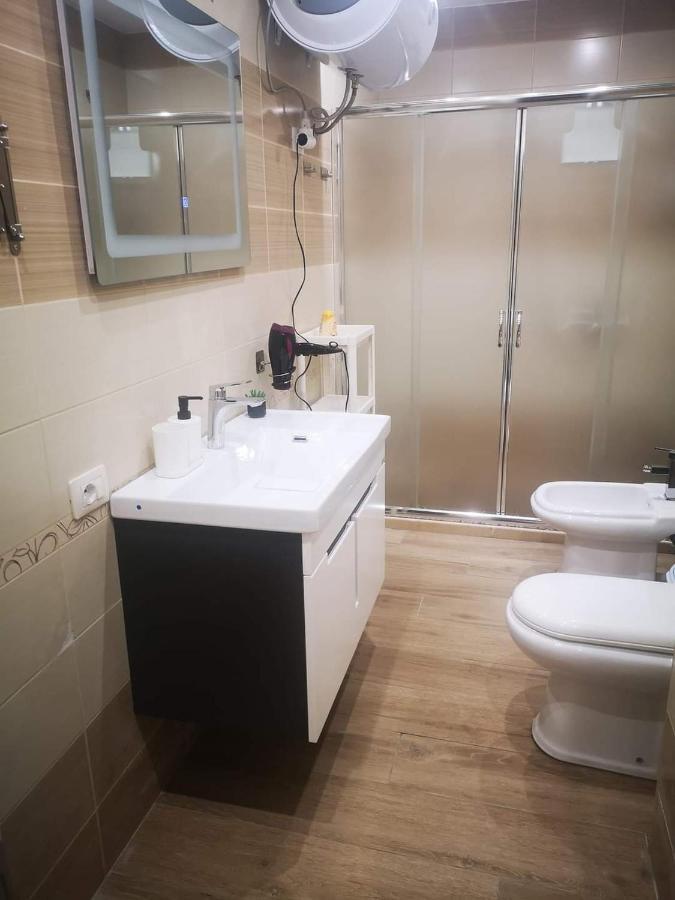 Riviera Deluxe Apartments Vlore Luaran gambar